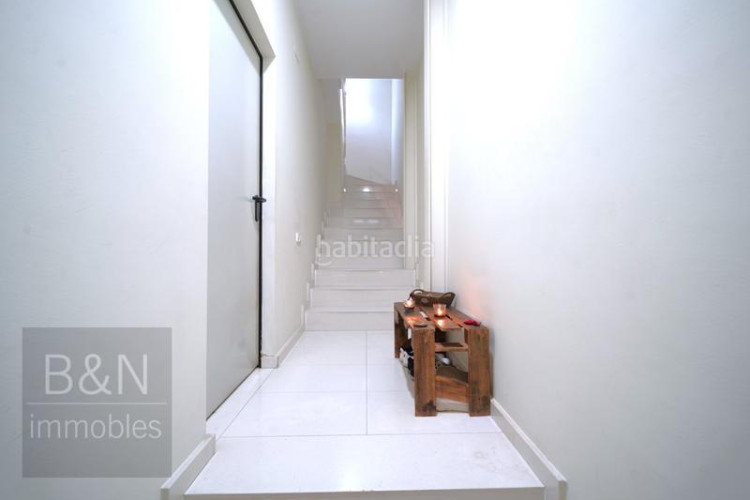 Casa  cantonera toda exterior, reformada en un estilo moderno y abierto, con una amplia terraza y gran garaje ! en Terrassa