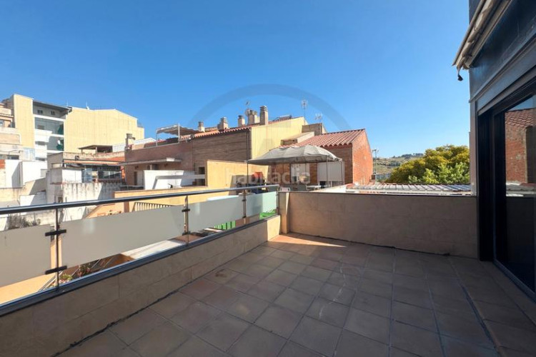 Casa adosada amplia casa adosada en La Maurina – 293 m², con garaje, ascensor y terrazas en Terrassa