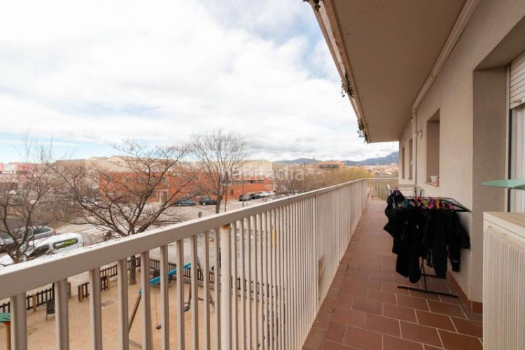 Piso en xuquer 6 local adaptat per habitatge i llogat en Terrassa