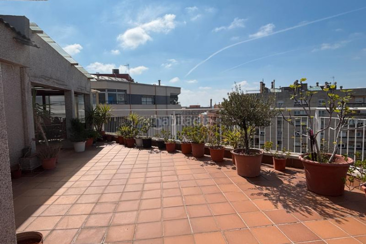 Ático espectacular y auténtico ático en una sola planta con una gran terraza con vistas despejadas en el centro!!! en Terrassa