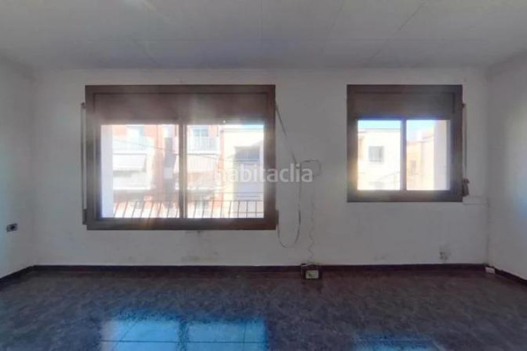 Piso errassa (barcelona). "okupado" (no se puede visitar ni hipotecar). en Terrassa