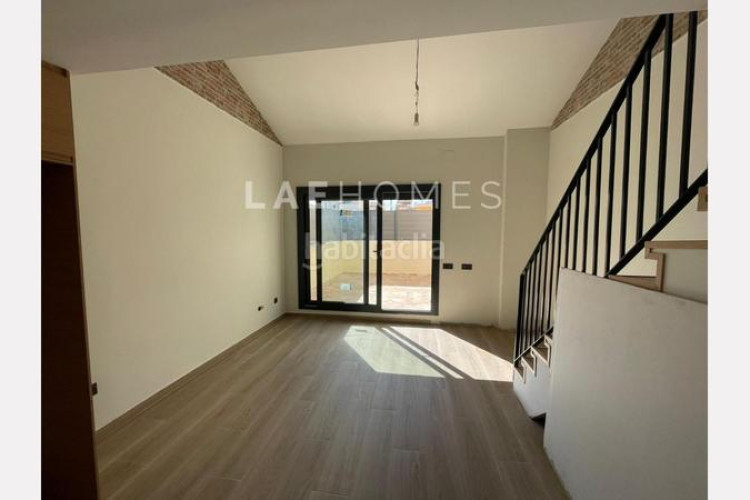 Dúplex  de obra nueva con terraza y buhardilla, a 10 min de fgc rambla en Terrassa
