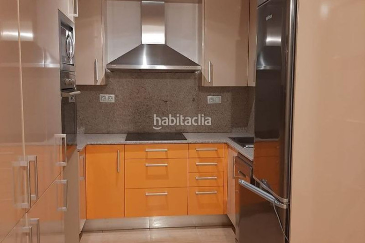Piso acogedor piso de 1 dormitorio en venta, con cocina americana, terraza acristalada y parking. ideal para disfrutar de comodidad y e en Terrassa