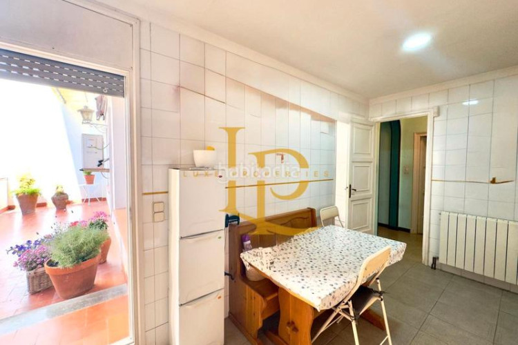 Casa adosada preciosa casa con terraza y garaje en una zona privilegiada en Terrassa