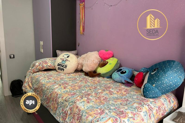 Piso amplio piso familiar con suite, balcones y parking en zona residencial tranquila en Terrassa