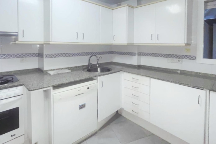 Plau00E7a del Mestre Serrat, Sant Pere