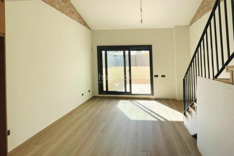 Dúplex  nuevo con terraza y buhardilla en ca naurell en Terrassa