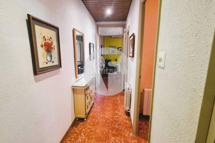 Piso descubre este piso funcional y con mucho potencial! en Terrassa