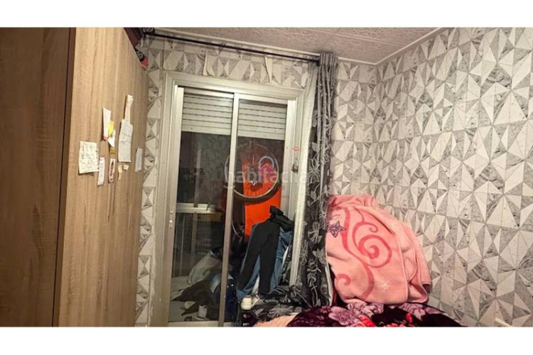 Piso  en venta tocando a passeig 22 juliol de 70m construidos de 3 habitaciones con ascensor y salida a balcón. en Terrassa