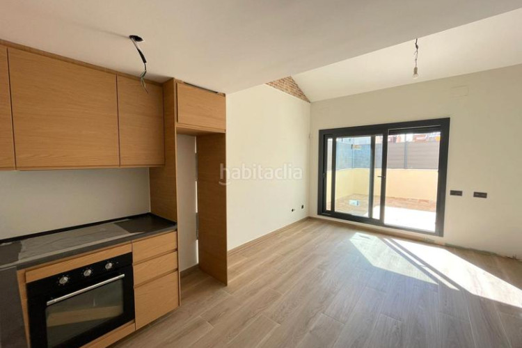 Dúplex zona de Ca n'Aurell. duplex de obra nueva de 3habs. + 1lav. + terraza en Terrassa