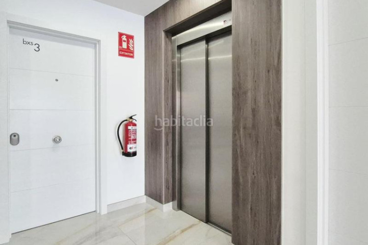 Planta baja pis obra nova 95 m2 2 hab dobles i estudi al carrer transversal en Terrassa