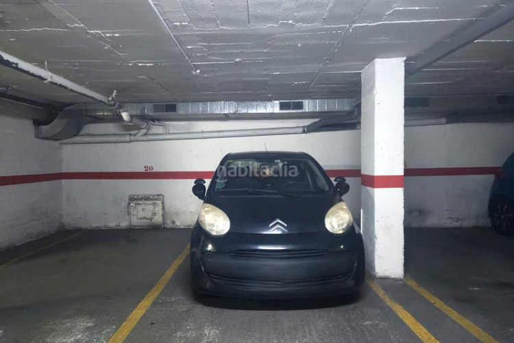 Piso 3 dormitorios, piscina, parking y trastero en Terrassa