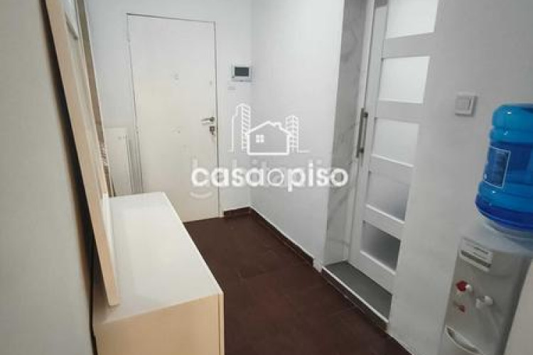 Piso  reformado en La Cogullada 3 dormitorios, 1 baño, todo exterior, cocina individual, con dos balcones uno de 6m y otro de 4m y en Terrassa