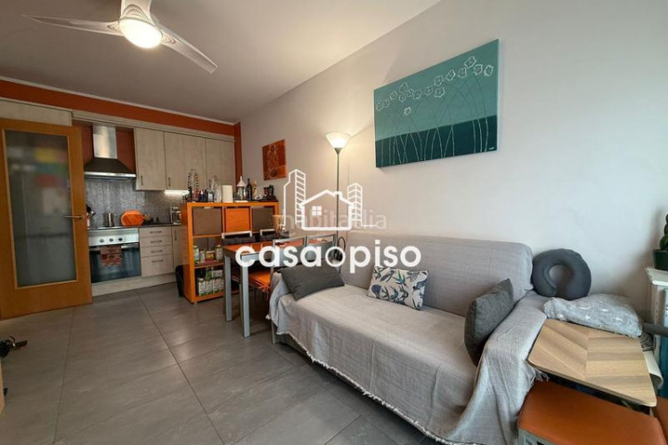 Piso acogedor piso seminuevo en ca nanglada con mucha luz, cocina americana, orientación este y construido en 2009. ideal para invertir en Terrassa