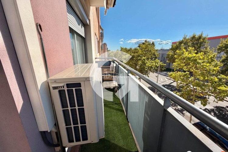 Piso impecable piso con balcon en Torre - Sana Terrassa