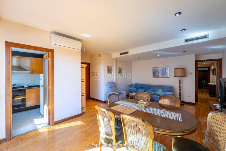 Piso vive en sant pere piso de 88 m con 3 habitaciones, 2 baños y salón luminoso. ubicación ideal cerca de todo en Terrassa