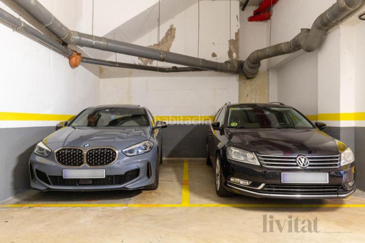 Piso en edison piso con piscina, parking y trastero en Terrassa