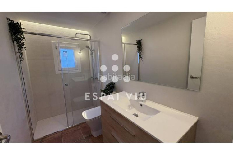 Casa adorable casita con jardín recién reformada. en Terrassa