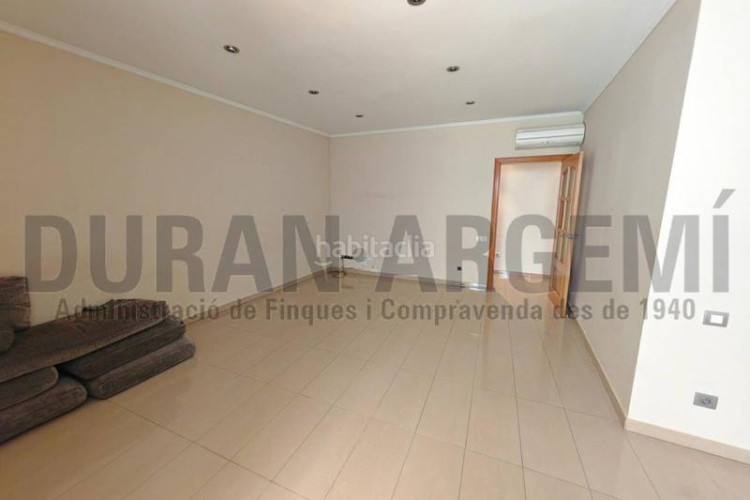 Casa  dos viviendas independientes en venta en la gripia les arenes en Terrassa