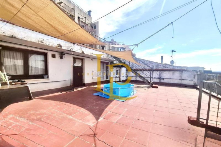 Ático en venta ático de tres habitaciones y amplias terrazas con vistas panoramicas en Terrassa
