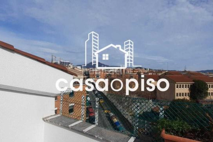 Dúplex  seminuevo en ca nanglada, 2 dormitorios, 2 baños, terraza de 15m y garaje. buena ubicación y vistas despejadas. ven a visit en Terrassa