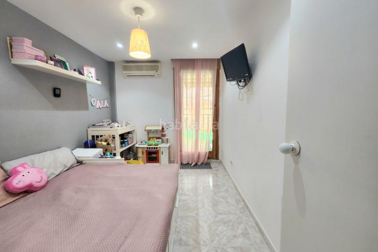 Piso con entrada independiente, terraza y parking en Terrassa
