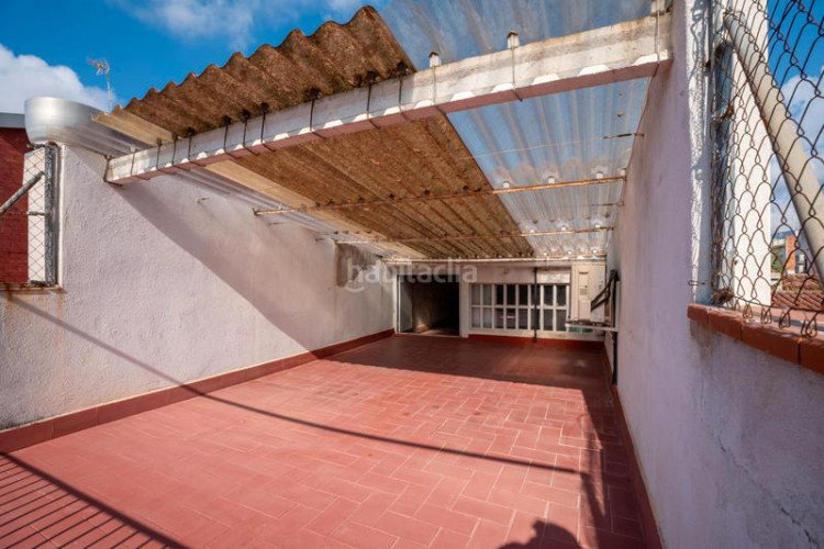 Casa adosada zona centro. casa adosada de 4habs. + 2lav. `terraza + garaje en Terrassa