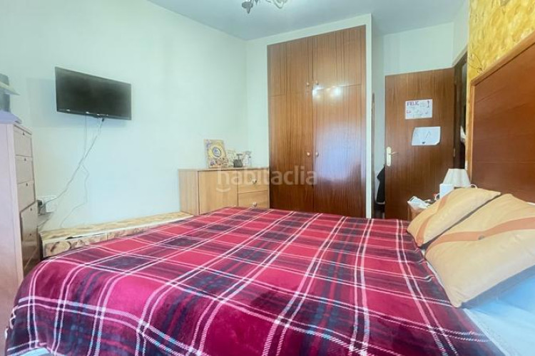 Piso pis amb , pàrquing, traster i piscina comunitària en Terrassa