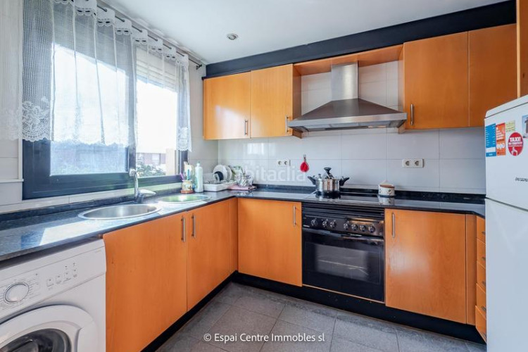 Piso vive en sant pere piso de 88 m con 3 habitaciones, 2 baños y salón luminoso. ubicación ideal cerca de todo en Terrassa