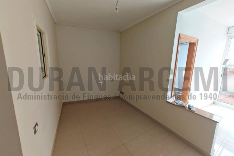 Casa  dos viviendas independientes en venta en la gripia les arenes en Terrassa