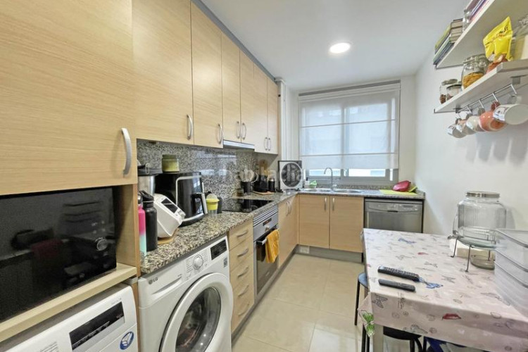 Piso  en venta en las arenasla grípia con plaza de párking y zona comunitaria en Terrassa