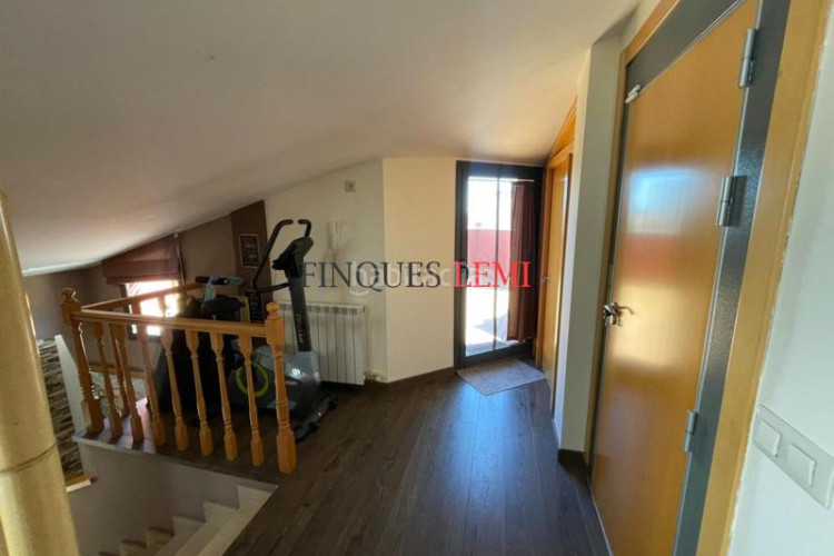 Piso dúplex de lujo con ascensor, terraza y acabados premium en Terrassa