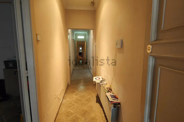 Venta Casa Adosada a Reformar con muchas posibilidades.