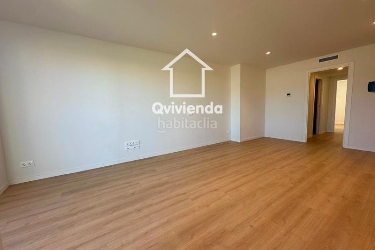 Piso  de 3 habitaciones con balcón en rbla francesc macià en Terrassa