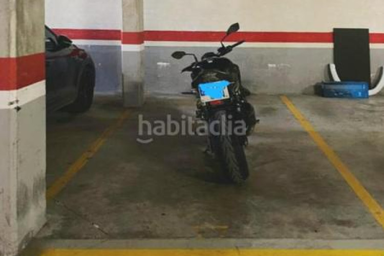 Planta baja piso de en Segle XX con pk actualmente alquilado en Terrassa