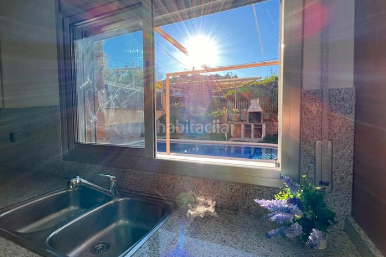 Chalet casa con piscina y vistas en zona residencial en Terrassa