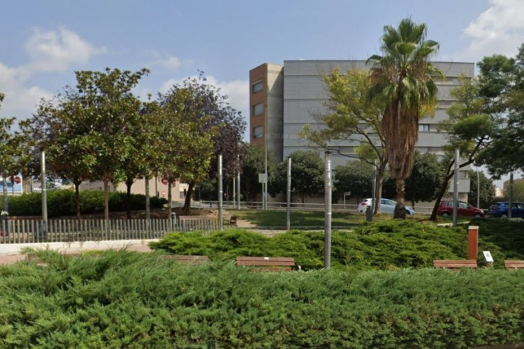 Carrer u010FAtenes, Roc Blanc