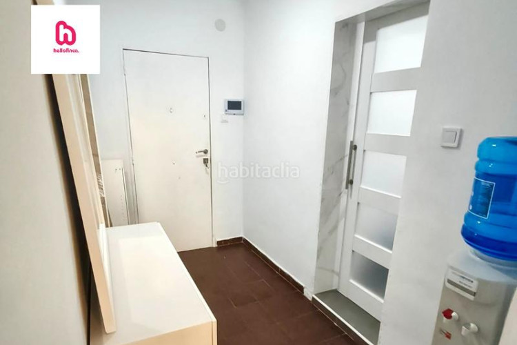 Piso  de 3 habitaciones para entrar a vivir con balcón y ascensor en Terrassa