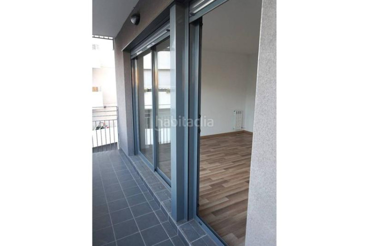 Piso torressana fantastico piso de 2 habitaciones con pk trastero con piscina comunitaria en Terrassa