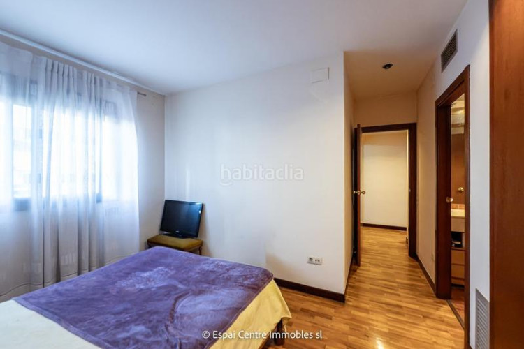 Piso vive en sant pere piso de 88 m con 3 habitaciones, 2 baños y salón luminoso. ubicación ideal cerca de todo en Terrassa