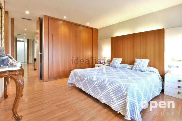 Chalet adosado en calle de la Poetessa Caparà