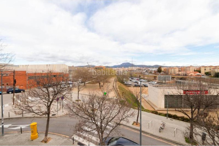 Piso pis local de inverssió habilitat com a vivenda a . en Terrassa
