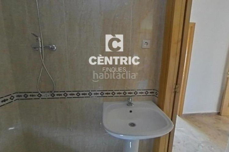 Dúplex piso espacioso con 4 habitaciones gran inversión ! en Terrassa