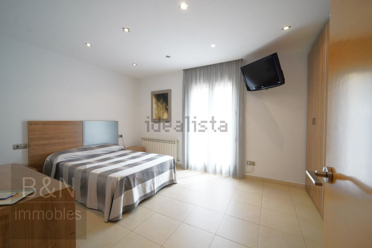 Un hogar reformado, con doble salida exterior y solo un vecino.