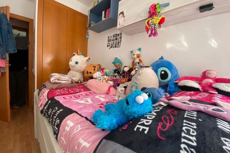 Piso zona de siglo xx. piso de 2habs + 1lav + trastero + pk opcional en Terrassa