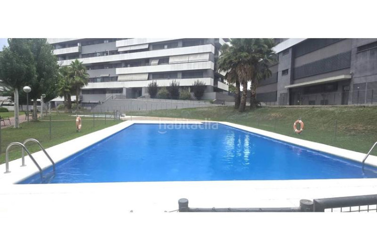 Piso fantastico piso de 2 habitaciones con pk trastero con piscina comunitaria en Terrassa