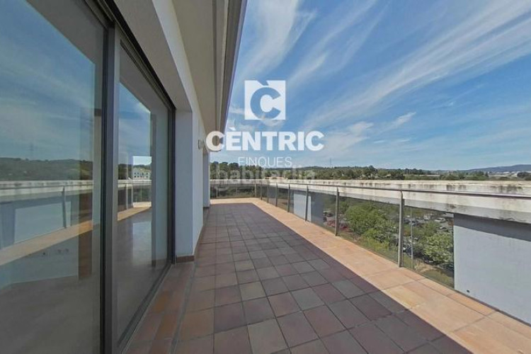 Dúplex piso luminoso con 3 habitaciones gran oportunidad de inversión! en Terrassa