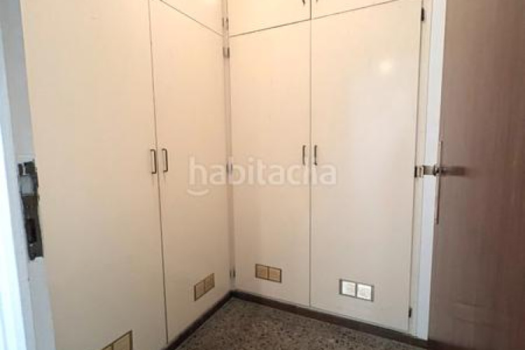 Piso  señorial único en pleno centro – 6 habitaciones, 3 baños, terraza de 200 m², parking incluido en Terrassa