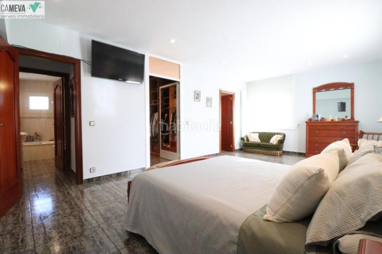 Casa única e impresionante finca a 4 vientos con piscina y jardin en Terrassa