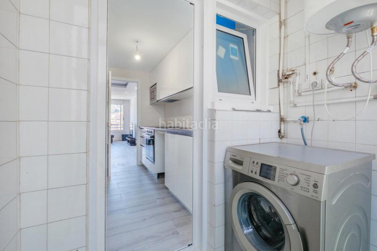 Piso zona de La Cogullada. a 4min a pie de rambla d'egara. luminoso piso de 3habs. + 1lav. reformado a estrenar en Terrassa